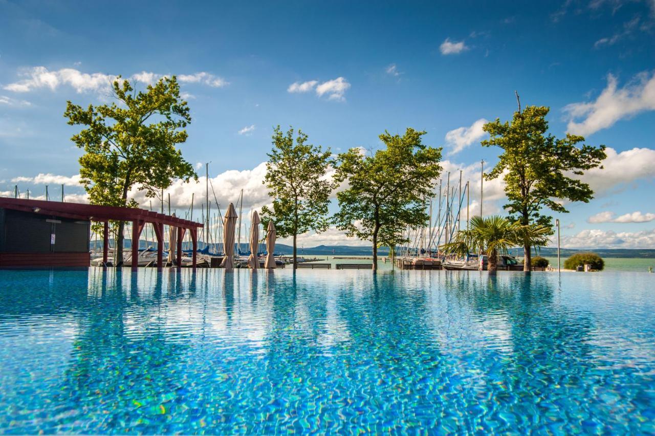 Bl Bavaria Yachtclub & Apartments バラトンレッレ エクステリア 写真