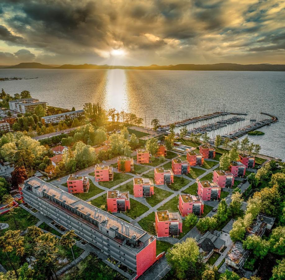Bl Bavaria Yachtclub & Apartments バラトンレッレ エクステリア 写真