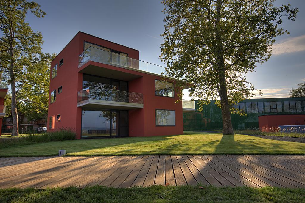 Bl Bavaria Yachtclub & Apartments バラトンレッレ エクステリア 写真
