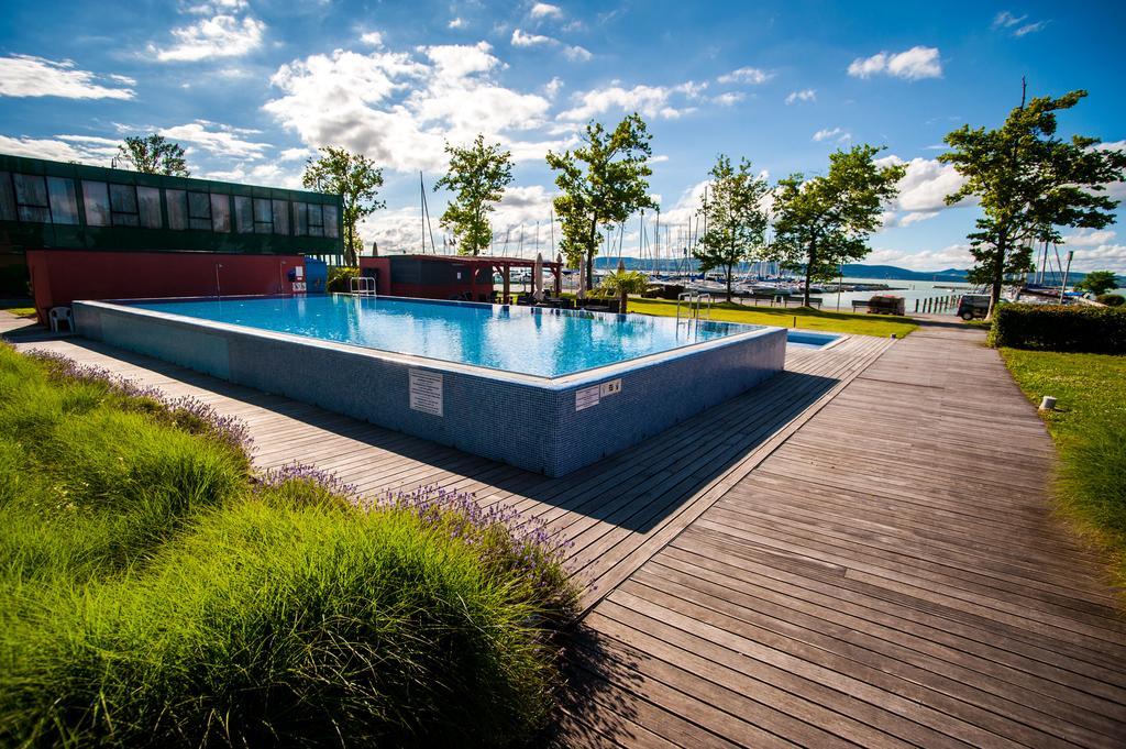 Bl Bavaria Yachtclub & Apartments バラトンレッレ エクステリア 写真